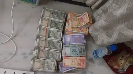 तेलंगाना: वारंगल में दो अधिकारियों के घरों पर छापेमारी, 24 लाख रुपए और आभूषण बरामद