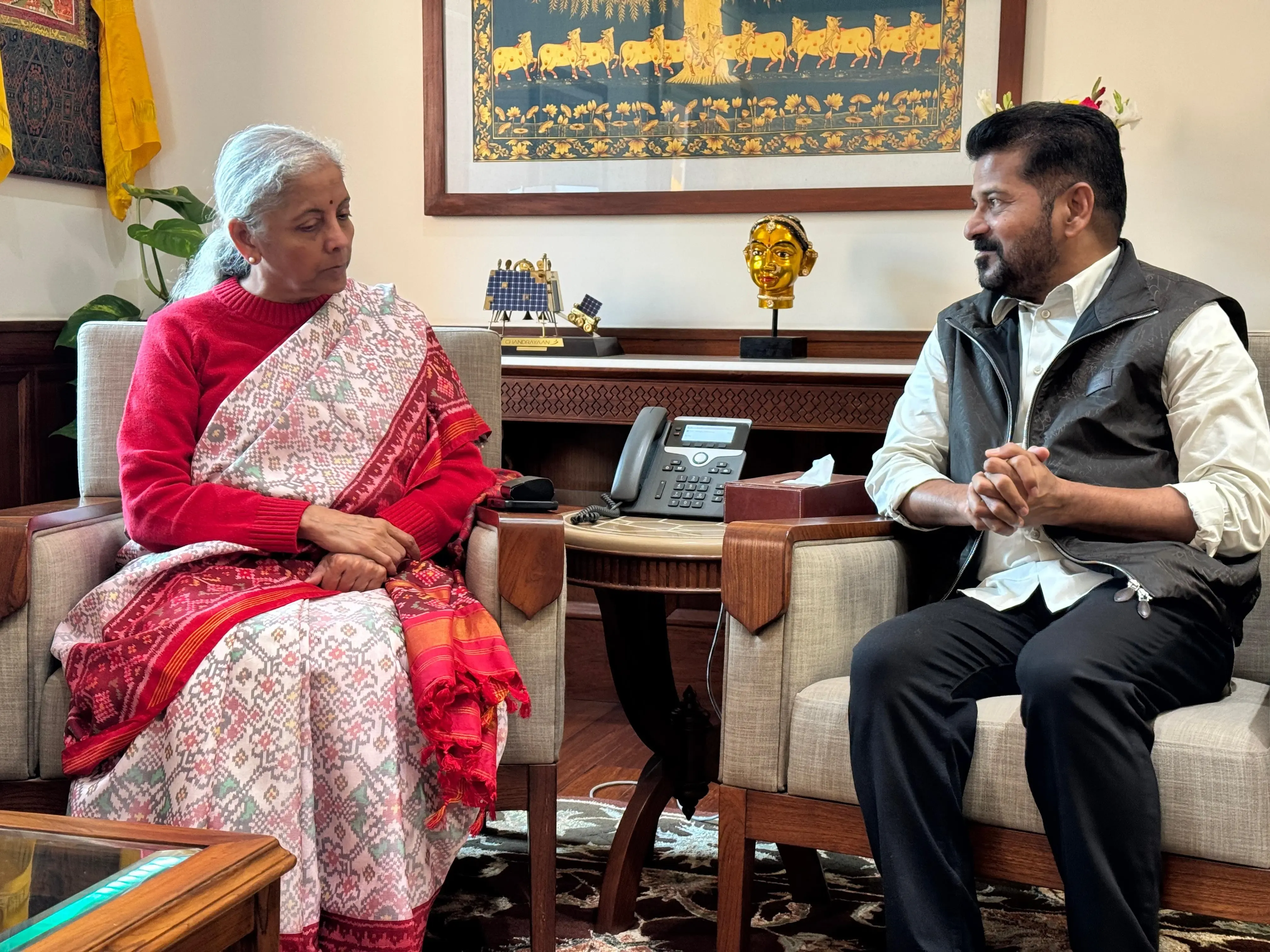 क्या तेलंगाना के मुख्यमंत्री ने सीतारमण से मुलाकात कर आवासीय विद्यालय कार्यक्रम के लिए सहयोग मांगा?