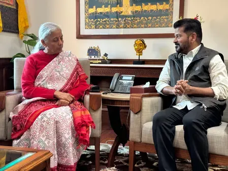 तेलंगाना के मुख्यमंत्री ने सीतारमण से की मुलाकात, आवासीय विद्यालय कार्यक्रम के लिए सहयोग मांगा