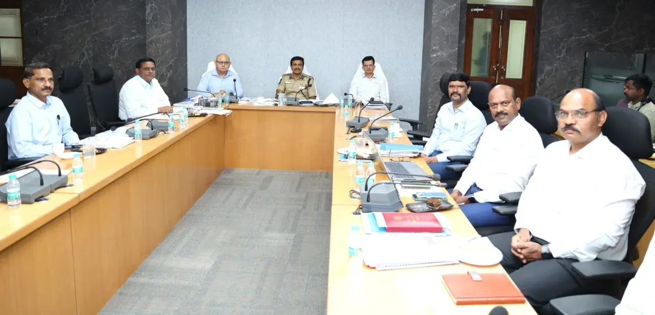 तेलंगाना DGP सीवी आनंद ने माओवादी परिदृश्य की समीक्षा की, 2024-26 में 820 कैडरों ने किया आत्मसमर्पण