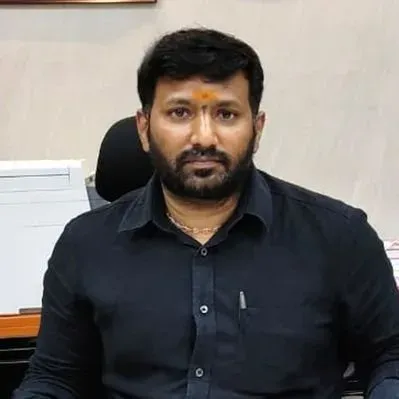 तेलंगाना IAS अधिकारी अमॉय कुमार ईडी के सामने पेश, 42 एकड़ सरकारी जमीन घोटाले में पूछताछ