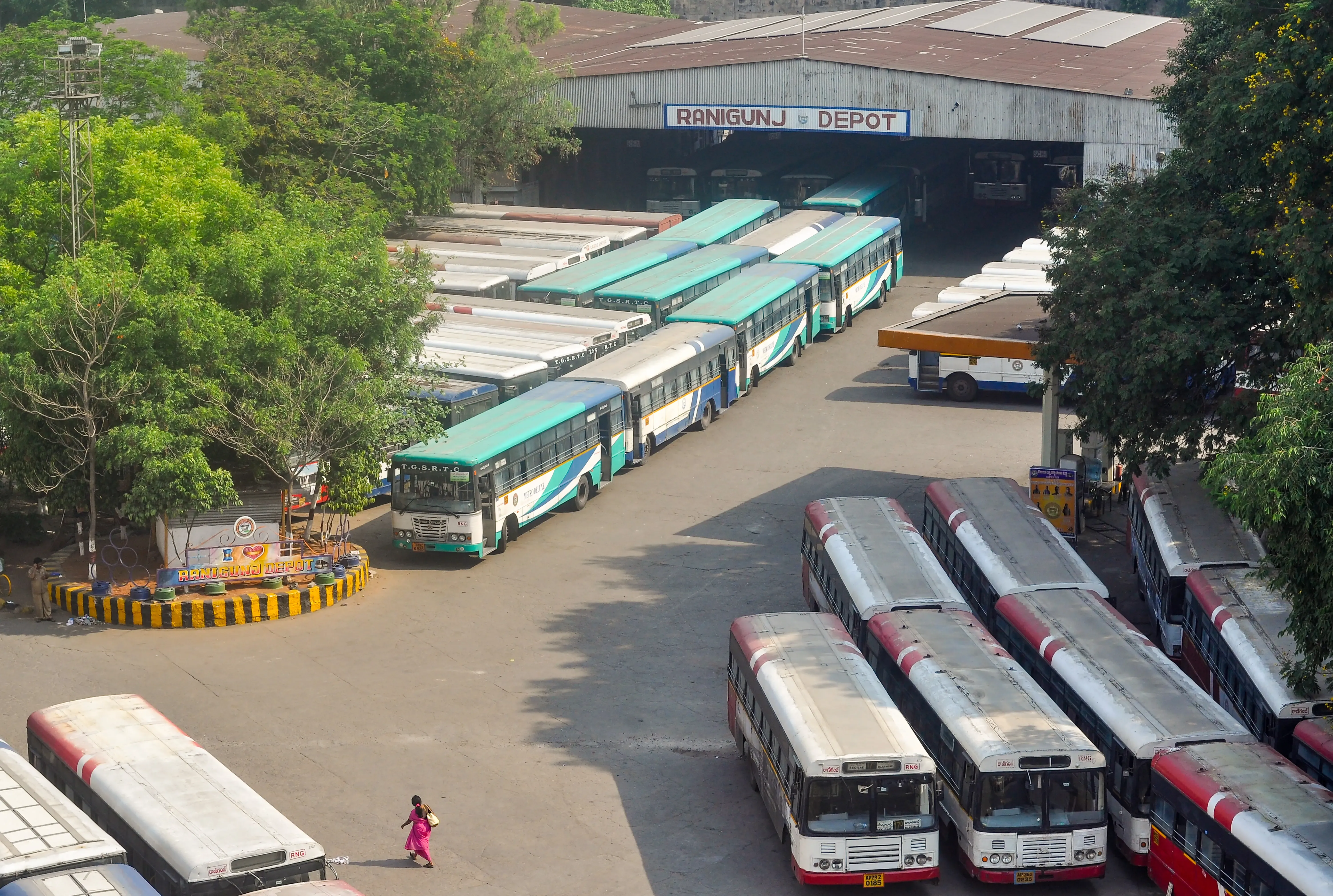तेलंगाना आरटीसी हड़ताल तीसरे दिन भी जारी: ड्राइवर शंकर गौड़ की मौत, सरकार करेगी बातचीत