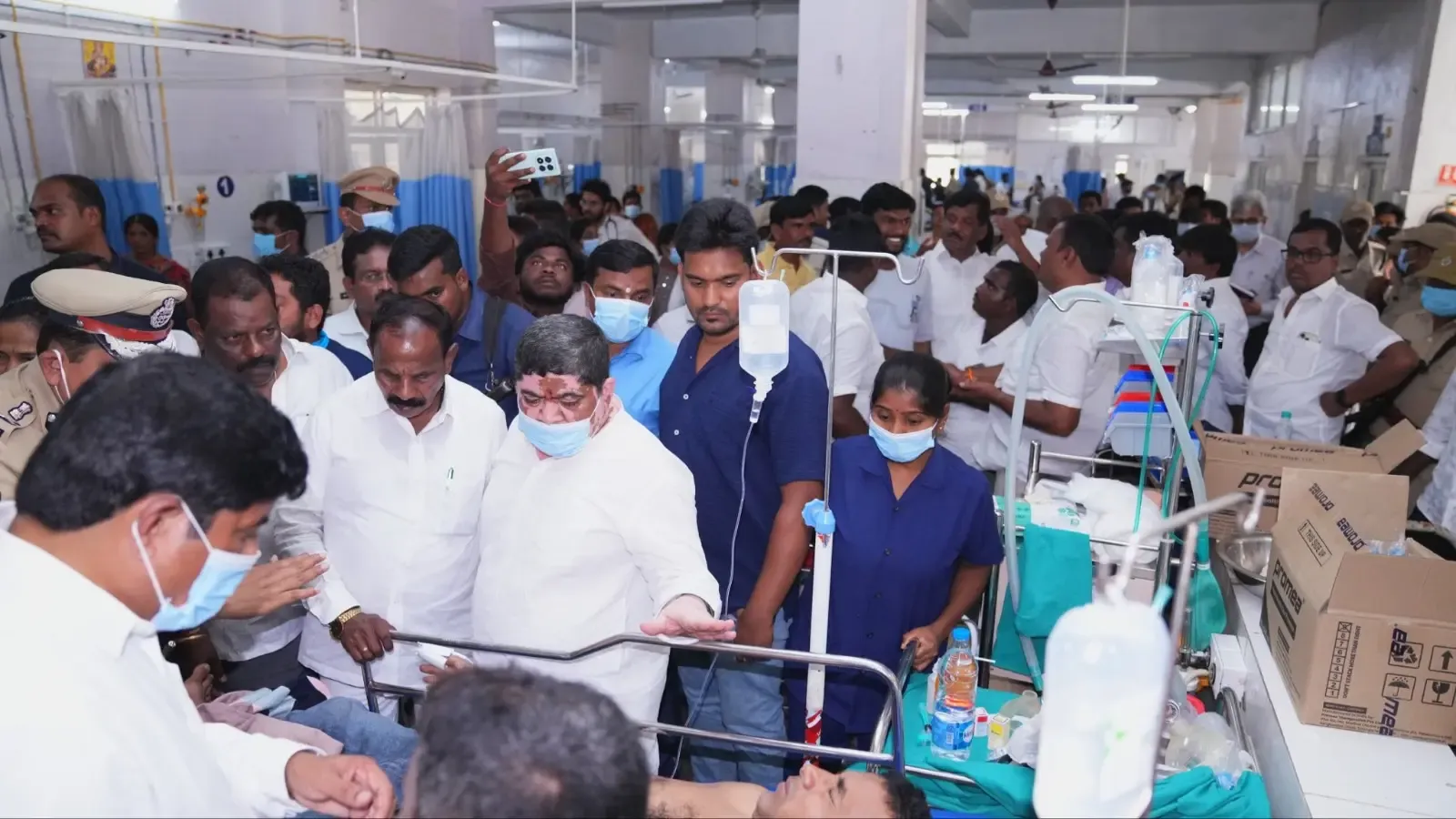 क्या तेलंगाना में बस-टिपर टक्कर में 20 लोगों की जान गई?