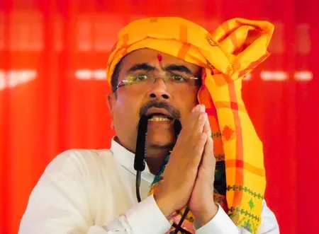 बंगाल में फर्जी जाति प्रमाण पत्र पर CM सुवेंदु अधिकारी सख्त, लेने-देने वाले दोनों जाएंगे जेल