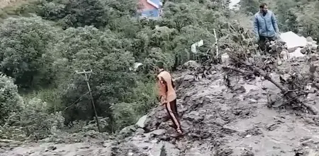 जम्मू-कश्मीर के रामबन में बादल फटने से तीन लोगों की मौत, कई लापता