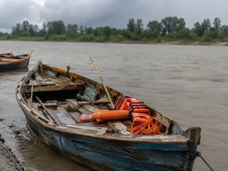 गंडक नदी में बही तीन किशोरियाँ, गोपालगंज में SDRF-NDRF का तलाशी अभियान जारी