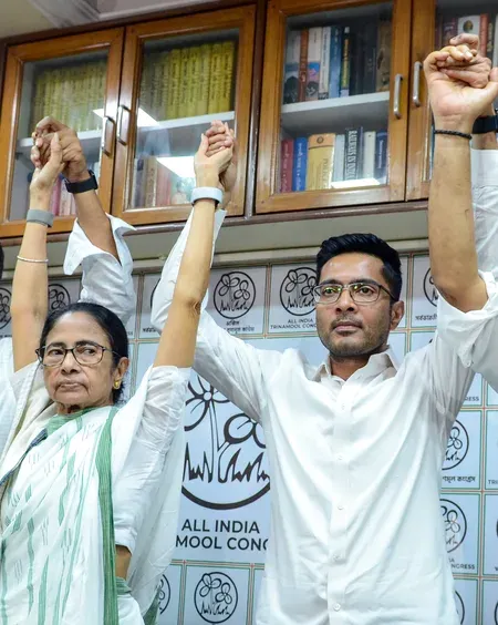 टीएमसी विभाजन: ममता गुट ने चुनाव आयोग को 'असली' राष्ट्रीय कार्यसमिति की सूची सौंपी