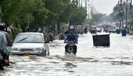 पाकिस्तान : मूसलाधार बारिश और अचानक आई बाढ़ से 234 लोगों की मौत, 596 घायल