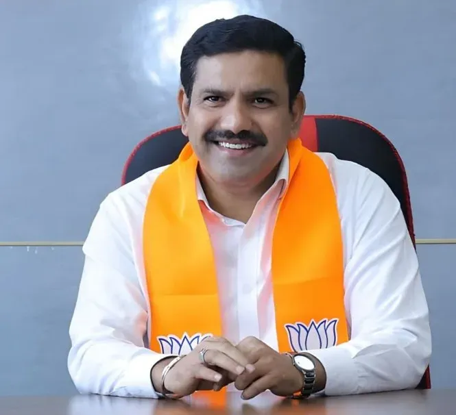 कर्नाटक भाजपा का आदिवासी कल्याण घोटाले पर 24 घंटे धरना, विजयेंद्र बोले — नागेंद्र का इस्तीफा जब तक नहीं, आंदोलन जारी