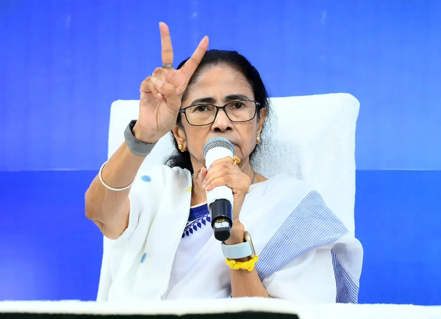 ममता बनर्जी का निर्देश: भाजपा 500-700 वोट आगे हो तो तुरंत दोबारा गिनती माँगें — TMC एजेंटों को वर्चुअल बैठक में हिदायत
