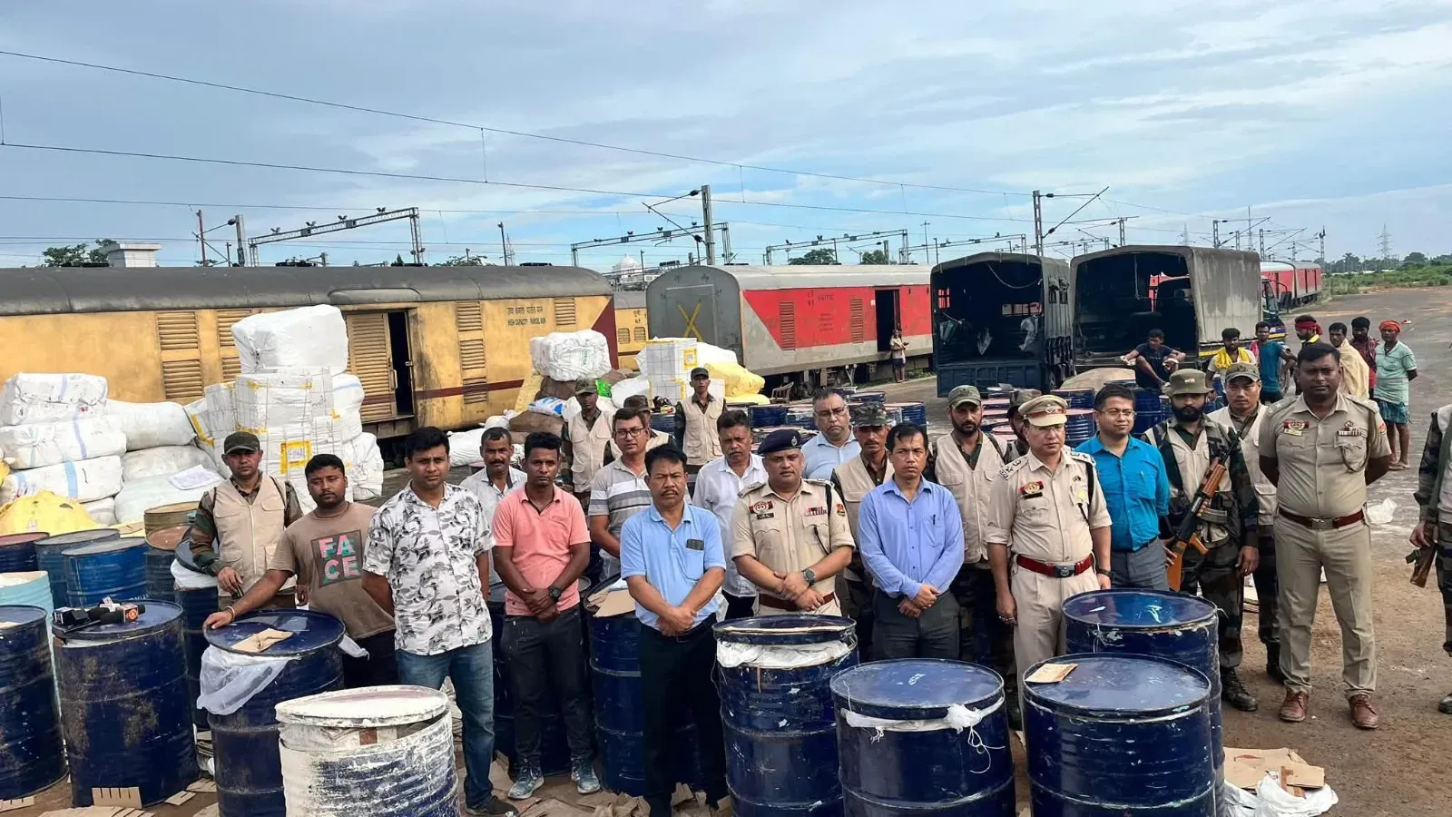 अगरतला रेलवे स्टेशन पर ₹2.36 करोड़ की प्रतिबंधित कफ सिरप जब्त, देवघर एक्सप्रेस से 39,345 बोतलें बरामद