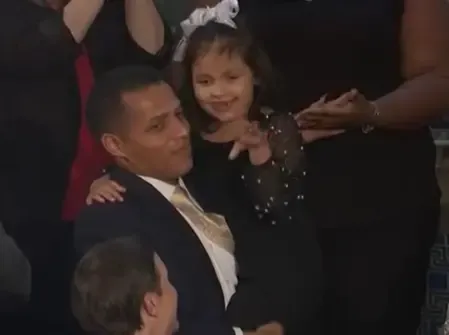 अमेरिकी राष्ट्रपति डोनाल्ड ट्रंप ने अवैध प्रवासियों के लाइसेंस पर प्रतिबंध लगाने की मांग की