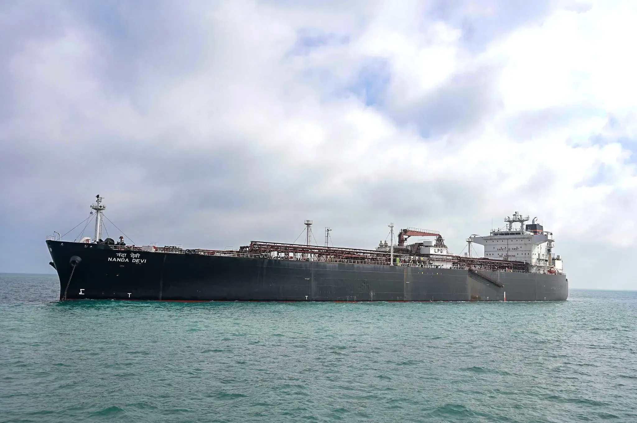 भारत के लिए होर्मुज जलडमरूमध्य से गुजरने वाले दो तेल जहाजों की उम्मीद amid पश्चिम एशिया की उठती चिंताएँ