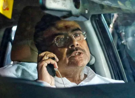 TMC के 2 बागी सांसद और विधायक CM सुवेंदु अधिकारी की कोलाघाट समीक्षा बैठक में शामिल