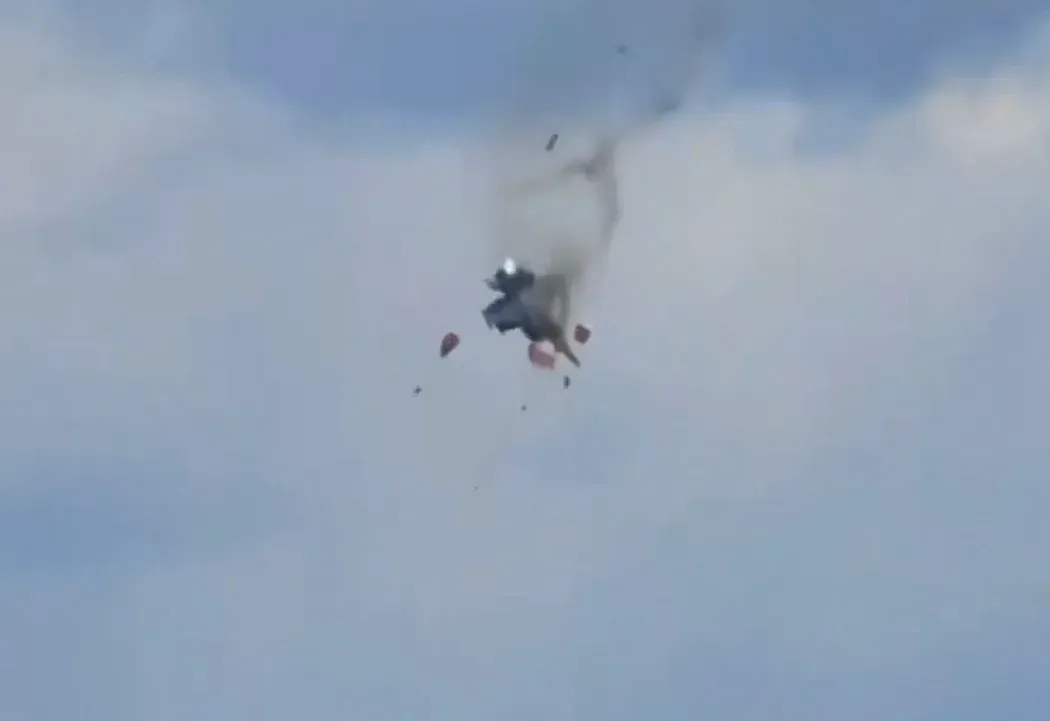 इडाहो एयर शो में दो EA-18G ग्रोवलर विमान हवा में टकराए, चारों पायलट सुरक्षित