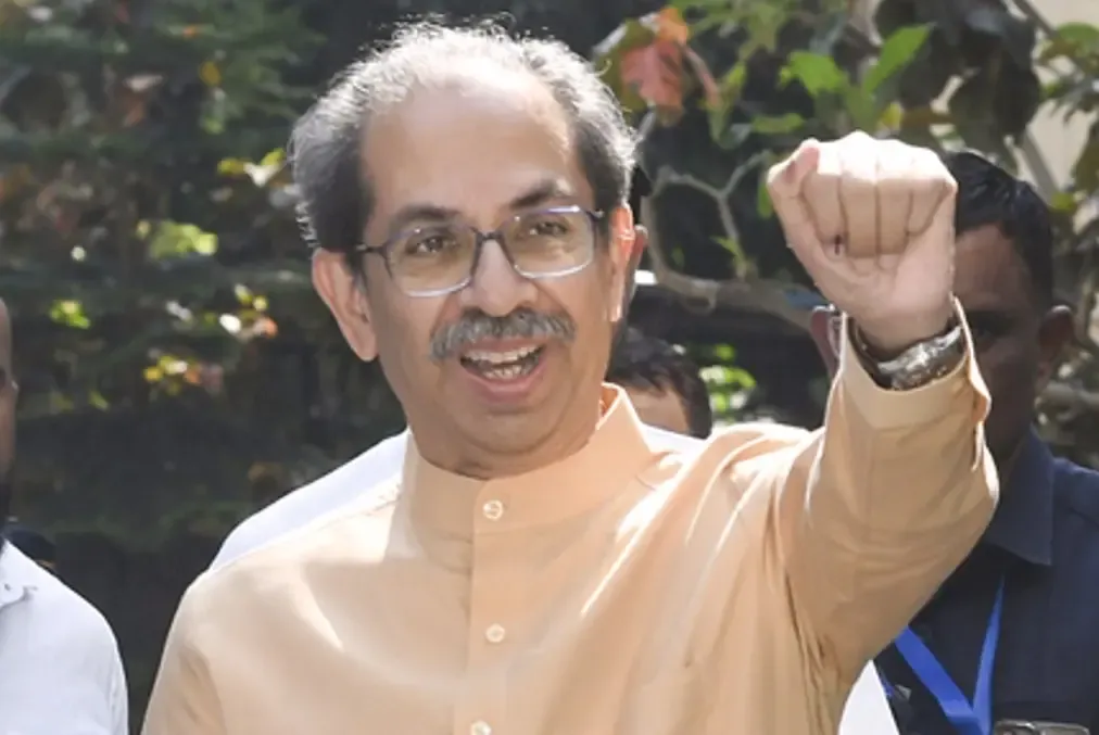 महाराष्ट्र: उद्धव ठाकरे ने हिंदी को अनिवार्य करने के विवाद में सीएम फडणवीस को दिया जवाब