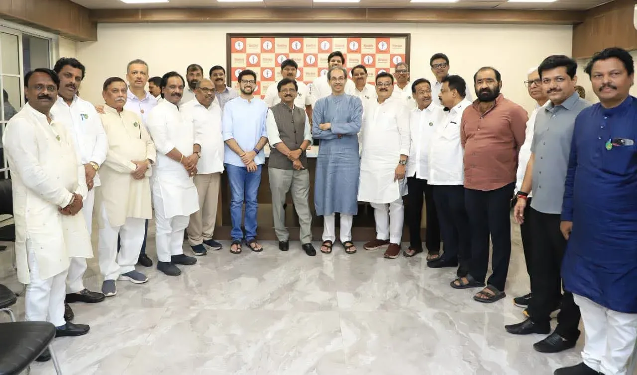 उद्धव ठाकरे ने बुलाई आपातकालीन विधायक बैठक, 'ऑपरेशन टाइगर' के बीच 4 विधायक रहे अनुपस्थित