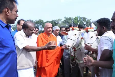 कुमारस्वामी ने धर्मगुरुओं पर टिप्पणी के लिए वोक्कालिगा संत से माफी मांगी
