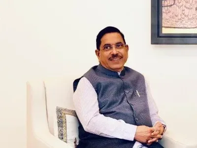 'छात्रों के बीच भ्रम फैला रहे राहुल गांधी', 152 पेपर लीक के दावे पर प्रह्लाद जोशी ने उठाए सवाल