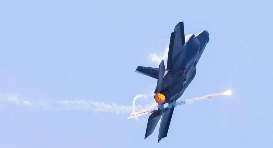 ईरान में अमेरिकी जेट विमानों का नष्ट होना; बचाव कार्य जारी