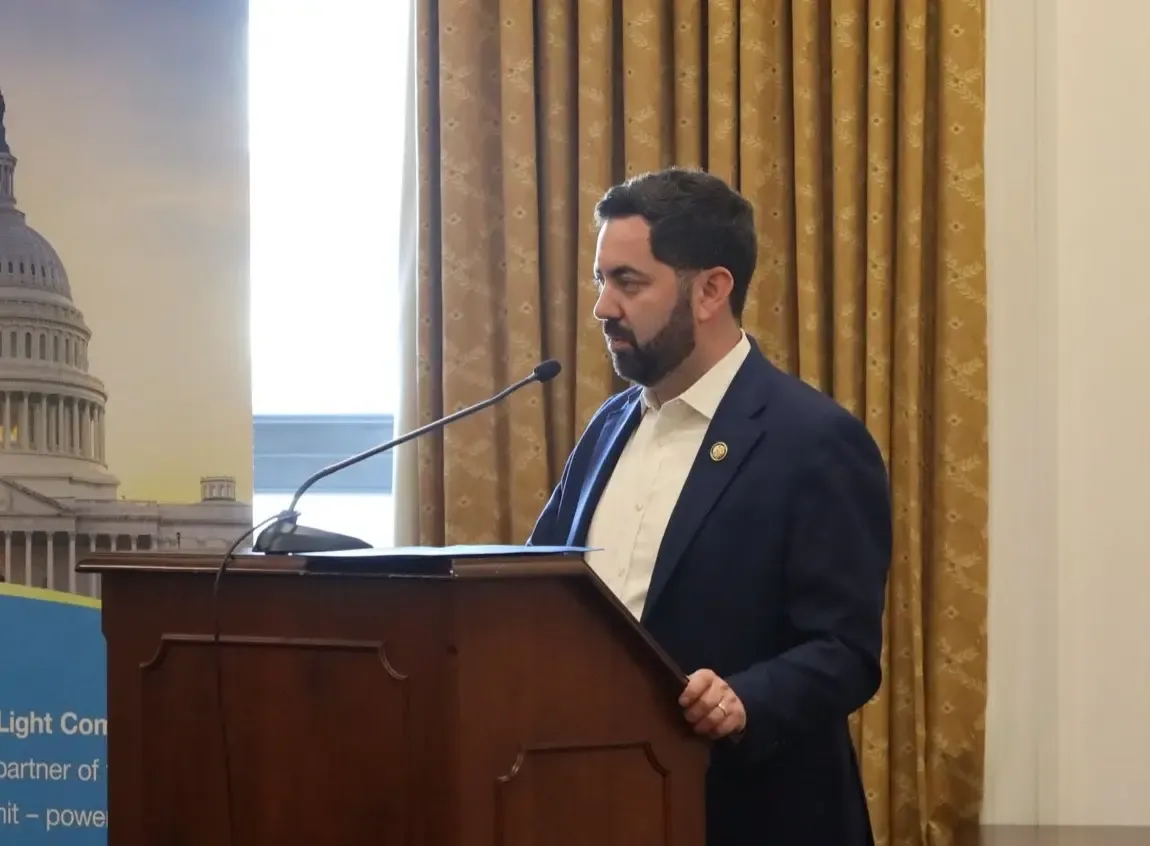 अमेरिकी सीनेटरों ने ताइवान के केबल्स की सुरक्षा के लिए एक महत्वपूर्ण विधेयक पेश किया