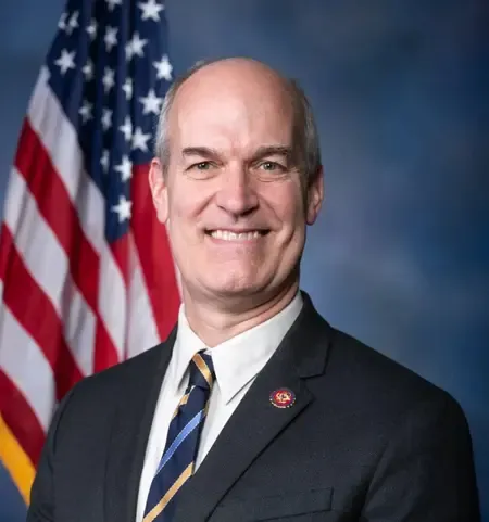 पाकिस्तान के स्वामित्व वाले न्यूयॉर्क के रूजवेल्ट होटल सौदे पर अमेरिकी प्रतिनिधियों ने उठाए सवाल