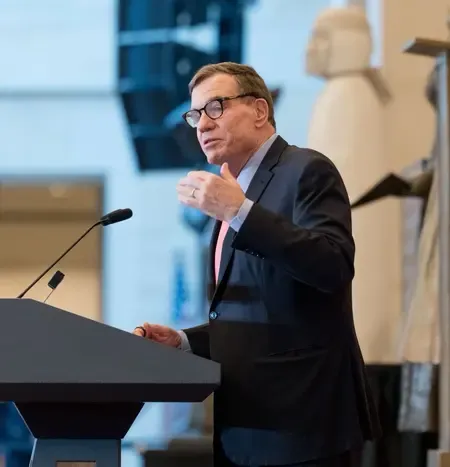 भारत-पाकिस्तान के बीच तनाव कम करने में अमेरिका की भूमिका बढ़ा-चढ़ाकर बताई गई: सीनेटर मार्क वॉर्नर