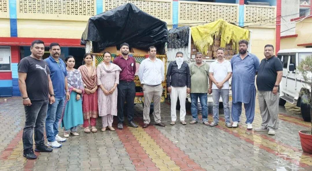 उत्तराखंड STF का बाजपुर में नकली दवा कारखाने पर छापा, 1 लाख गोलियाँ और 15,000 सिरप बोतलें जब्त