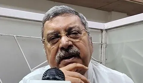 टीएमसी में विद्रोह: कल्याण बनर्जी बोले — ममता दीदी, मुझे या अभिषेक को चुनें