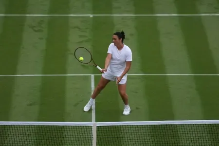 विंबलडन: ओन्स  जाबौर भीषण गर्मी के बीच पहले दौर में रिटायर 