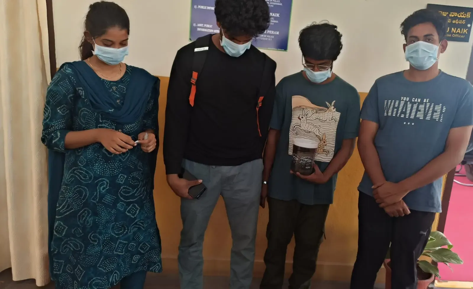 क्या हैदराबाद में नशीली दवाओं की तस्करी के आरोप में तीन लोगों की गिरफ्तारी हुई?