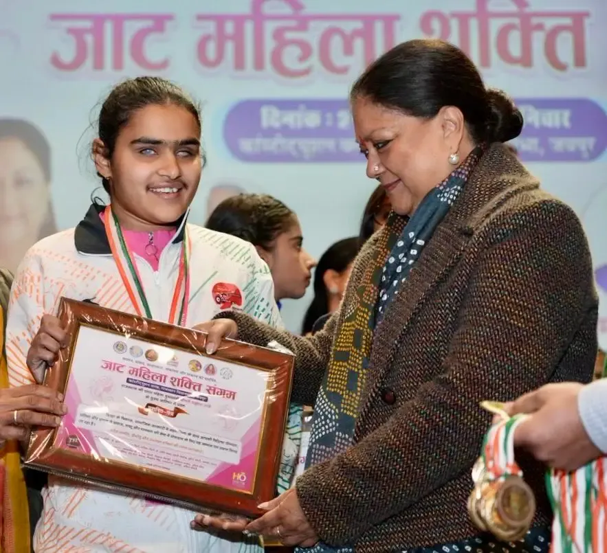 क्या महिलाओं को राजनीति में सफल होने के लिए पुरुषों से तीन गुना अधिक मेहनत करनी पड़ती है? - वसुंधरा राजे