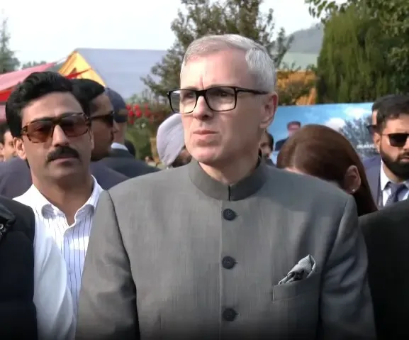 जम्मू-कश्मीर कैबिनेट विस्तार: मंगलवार सुबह 10:30 बजे लोक भवन में शपथ ग्रहण, उमर ने विधायकों को लॉबिंग से रोका