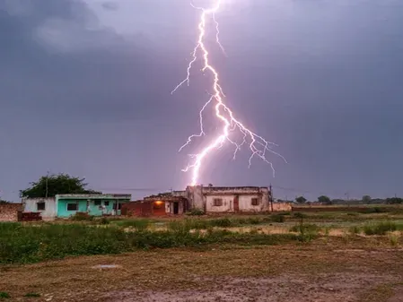 छिंदवाड़ा के जिलेहरी गांव में आकाशीय बिजली की चपेट में आया पूरा परिवार, युवती की मौत; 6 घायल