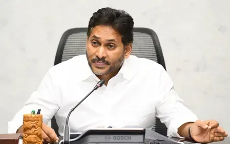 आंध्र प्रदेश: दलित कार्यकर्ता की हत्या के विरोध में वाईएसआरसीपी नेताओं का डीजीपी कार्यालय के बाहर धरना