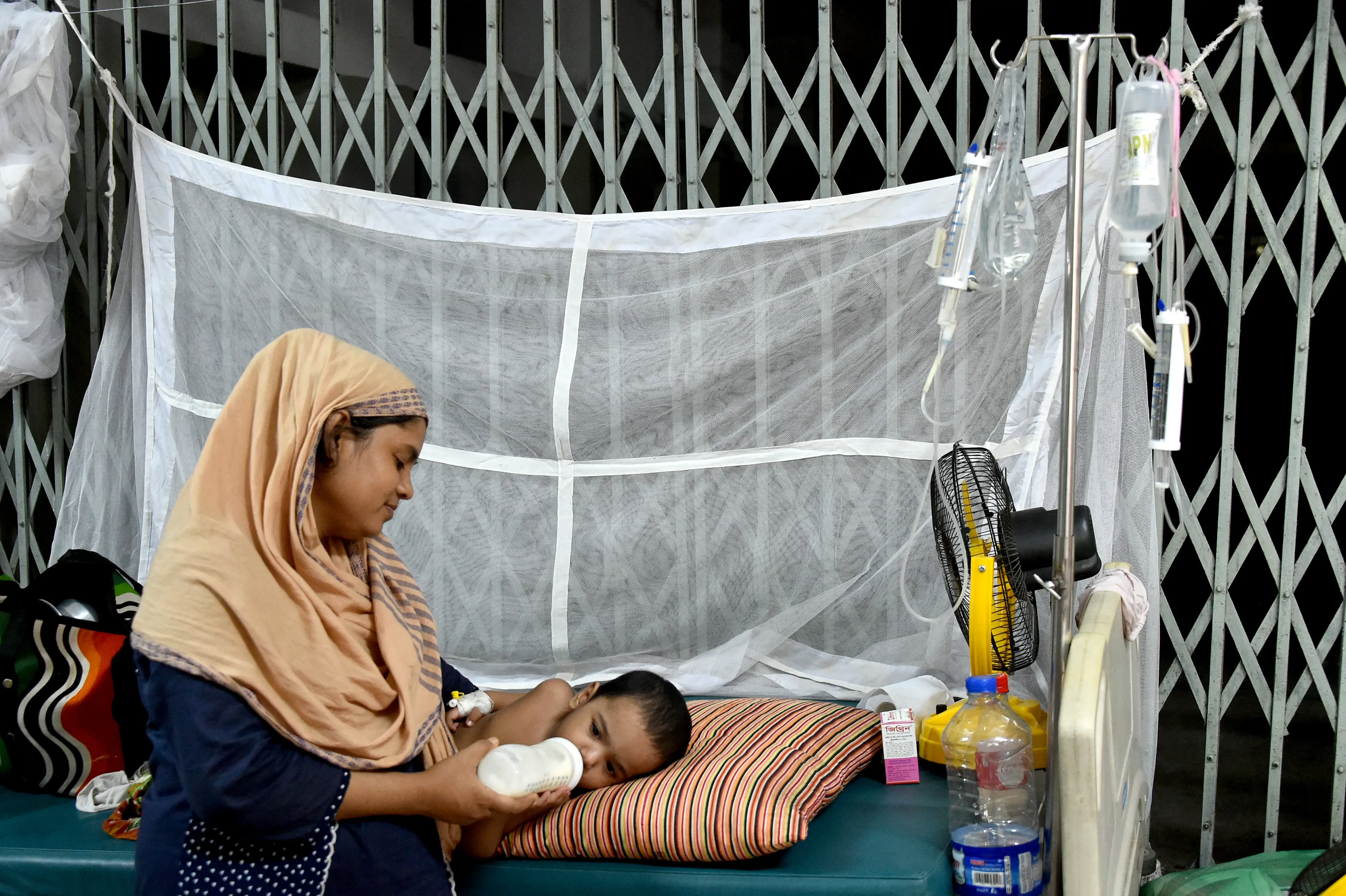 बांग्लादेश में खसरे की महामारी: 32,000 से अधिक मामले, यूनुस सरकार की वैक्सीन नीति पर सवाल