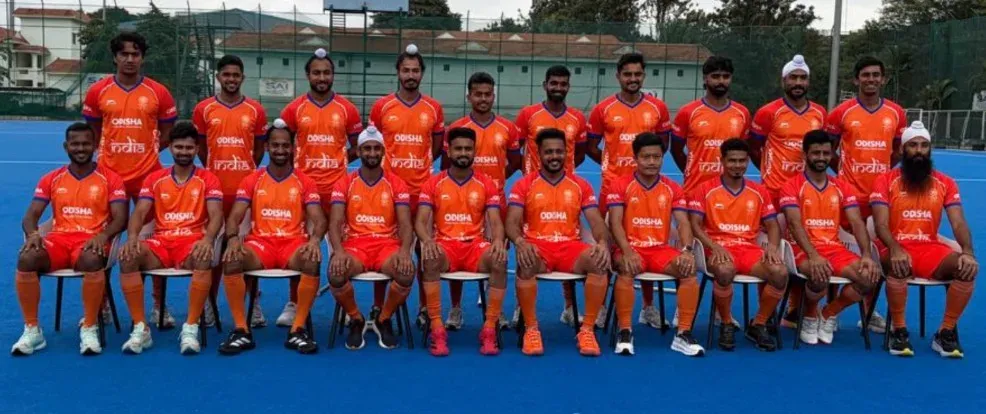 हॉकी जर्सी विवाद: भगवा रंग पर BJP ने किया बचाव, विपक्ष बोला — खेल में राजनीति बंद करो