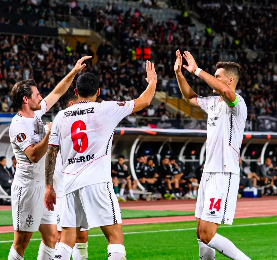 Hofmann double keeps Leverkusen second in Europa League, Benfica lead