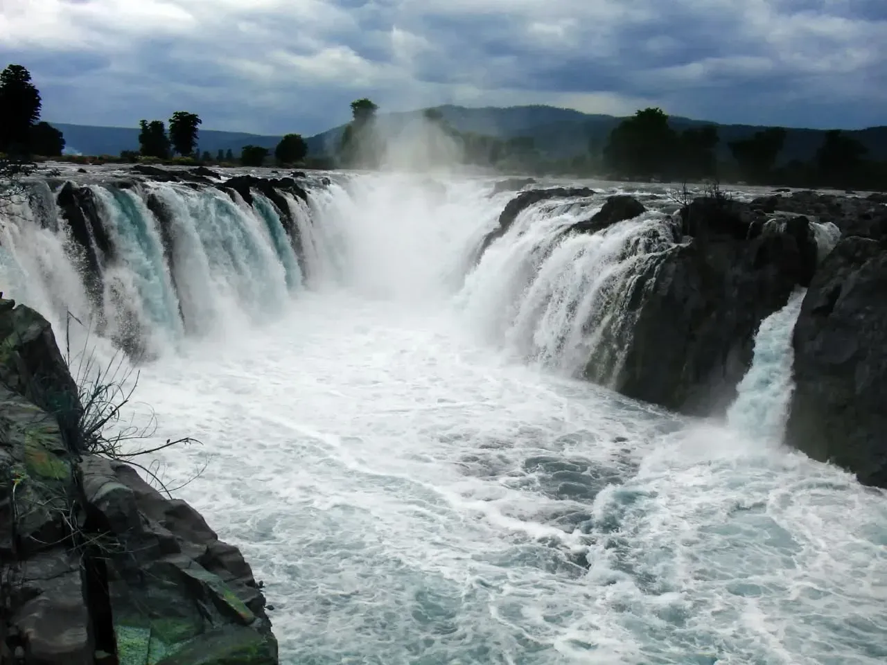 Hogenakkal inflow hits 12,000 cusecs as Karnataka releases Cauvery water