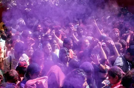 Madhya Pradesh Government Promotes Eco-Friendly Holi with Cow Dung Materials