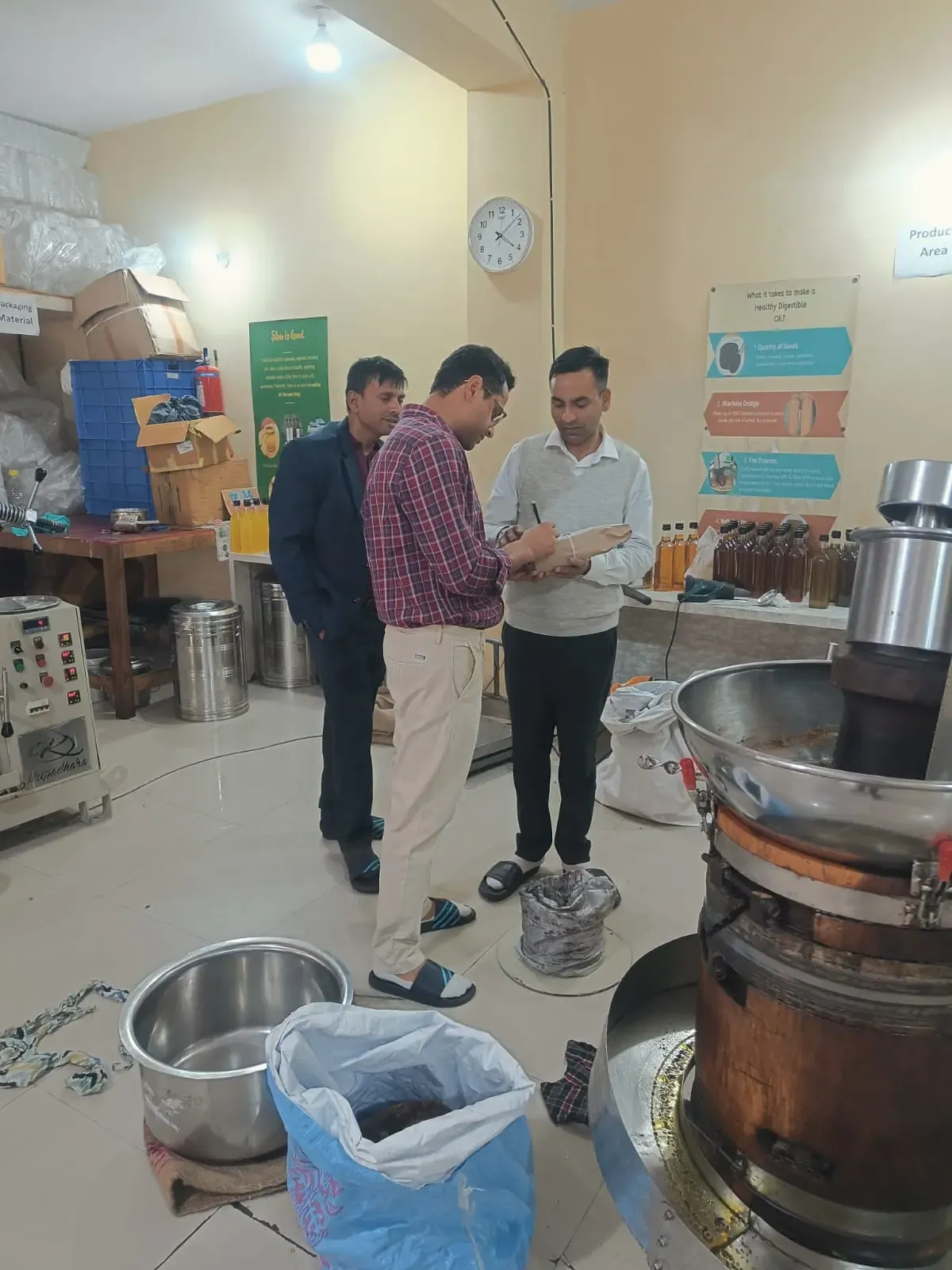 होली के पहले खाद्य सुरक्षा विभाग की सख्त कार्रवाई, नोएडा-ग्रेटर नोएडा में 7 नमूने जांच के लिए भेजे गए