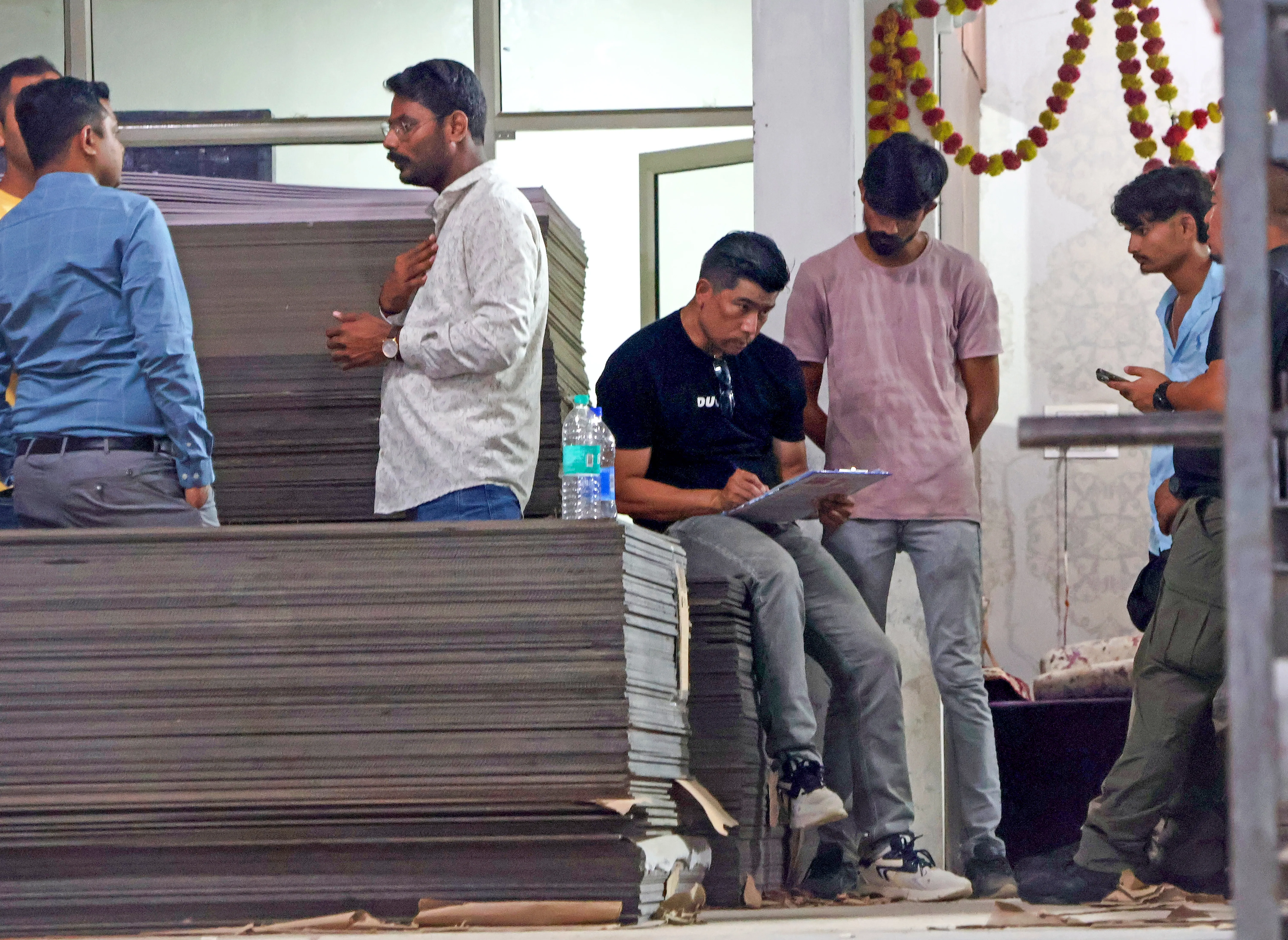 What Happened in the Honeymoon Murder Case? Meghalaya Police Question Sonam and Raja Raghuvanshi's Families in Indore