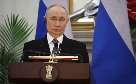 Did Putin Pose for a Photo with Hotel Staff in India?