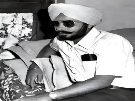 How Did Young Narendra Modi Combat Tyranny During the Emergency?