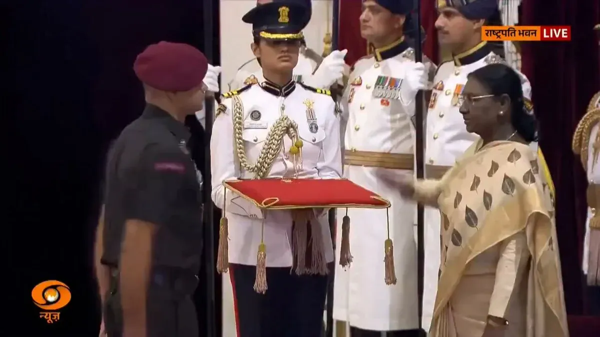 HP CM Office Congratulates Capt Thakur on Shaurya Chakra
