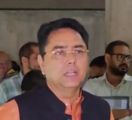  सिसोदिया बोले 'आप' पंजाब में जीत के लिए लेगी साम-दाम-दंड-भेद का सहारा, अमन अरोड़ा ने कहा, 'हम तो हाथ जोड़ मांगते हैं वोट'