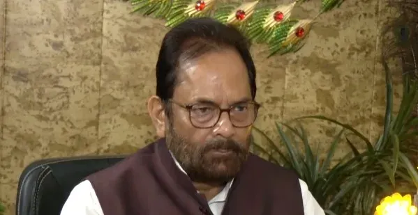 नकवी का विपक्ष पर तीखा प्रहार: 'हंगामे की जगह संसद में चर्चा करें, वरना जनता कहेगी बाय-बाय'