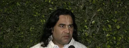 'Hurting sentiments of 100 crore Hindus': Devkinandan Thakur criticises SRK over Bangladeshi player issue (IANS Exclusive)