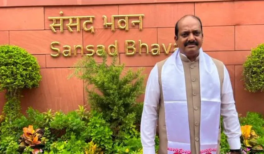 हैदराबाद कार हादसा: सांसद लिंगमानेनी रमेश बोले — कानून पर भरोसा, बेटे ने जांच में दिया पूरा सहयोग
