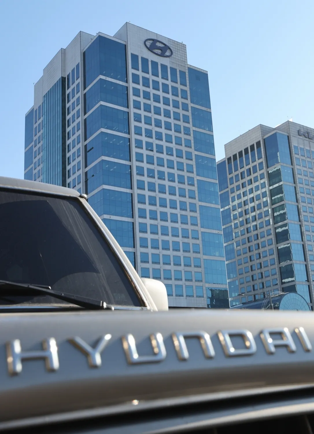 Why is Hyundai's Advanced Vehicle Chief Resigning?